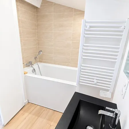 House With 2 Suites, 2 Patios, Air Conditioning Villa
